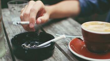 Τι κάνει ο συνδυασμός νικοτίνης και καφεΐνης το πρωί