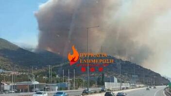 Φωτιά στη Νέα Πέραμο - Προληπτική εκκένωση της Άνω Βλυχάδας