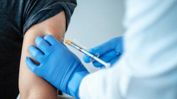 Κορωνοϊός: Τι ισχύει με τις παρενέργειες του εμβολίου