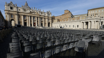 Συνεχίζεται για τρίτη ημέρα το λαϊκό προσκύνημα στο Βατικανό