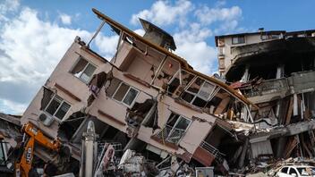Τουρκία: Ειδικές δυνάμεις επιχειρούν να σώσουν κατοικίδια παγιδευμένα σε ένα κατεστραμμένο από τον σεισμό κτίριο