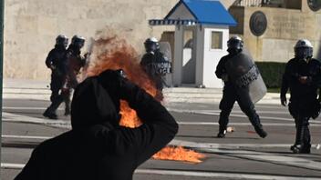 Ένταση και επεισόδια στο Σύνταγμα μετά το συλλαλητηρίο για τα Τέμπη