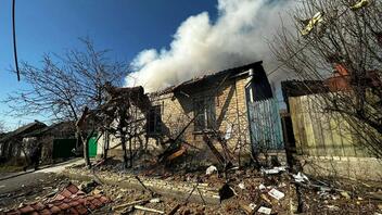 Τρεις νεκροί σε ρωσικό βομβαρδισμό στη Χερσώνα