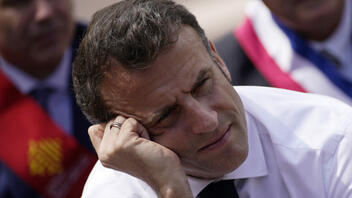 Γαλλία: Ο Μακρόν παραδέχεται ότι έπρεπε «να εμπλακεί περισσότερο» στη μεταρρύθμιση του συνταξιοδοτικού