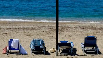 Αυτά λέει ο νόμος για τις ξαπλώστρες στις παραλίες