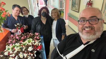 Ευχές, λουλούδια και κορνίζες κατά της βίας για τους νοσηλευτές στην Κρήτη