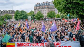 Γαλλία: Εκατοντάδες χιλιάδες διαδηλωτές σε όλη την χώρα κατά της ακροδεξιάς