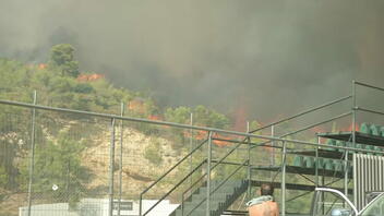 Μεγάλη η φωτιά στη Σταμάτα Διονύσου - Εντολή εκκένωσης σε Αμυγδαλέζα, Γαλήνη και Ροδόπολη