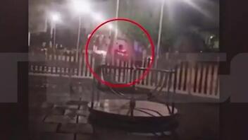 Χαλκίδα: Καταδίωξη και πυροβολισμοί δίπλα σε πλατεία όπου βρίσκονταν παιδιά - Σοκάρει το βίντεο