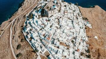 Το ελληνικό νησί που αποθεώνεται διεθνώς ως «καταφύγιο» ηρεμίας