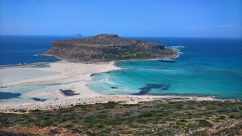 Αποκάλυψη Κώτσογλου: «Το 95% των τουριστών της FTI έκλεισε ξανά διακοπές στην Κρήτη»