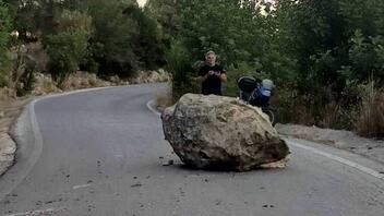 Ρέθυμνο: Πτώση βράχου στον κεντρικό δρόμο της Κούφης