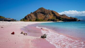 Ροζ άμμος Κρήτης και βότσαλα Σκιάθου… από €2,99