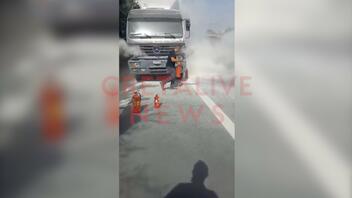 Φορτηγό τυλίχθηκε στις φλόγες, εν κινήσει, στο Ηράκλειο! - Δείτε βίντεο
