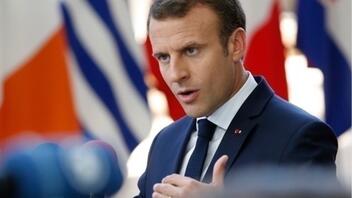Ο πρόεδρος Μακρόν καλεί τους Γάλλους να ψηφίσουν κατά των άκρων και να μην φοβούνται