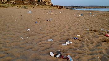 Χθες Ημέρα του Περιβάλλοντος, σήμερα μια ... θάλασσα σκουπιδιών!