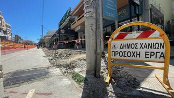 Ανακατασκευάζει τα πεζοδρόμια στον Κουμπέ και στην Αμπεριά ο Δήμος Χανίων