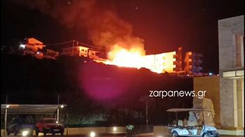 Νυχτερινή φωτιά στο Σταλό – Άμεση επέμβαση της Πυροσβεστικής - Βίντεο