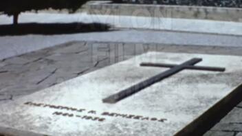 Στους Τάφους των Βενιζέλων στα Χανιά ... σχεδόν μισό αιώνα πριν!