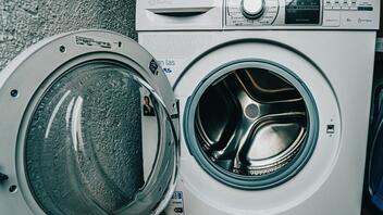 Απαλλαγείτε από την μούχλα στο πλυντήριο ρούχων με ένα οικονομικό κόλπο