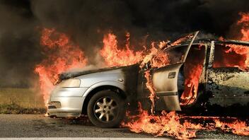 Τραγωδία: Κάηκε στο αυτοκίνητο του, 23χρονος!