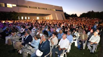 Πλήθος κόσμου στην έναρξη του φεστιβάλ της Περιφέρειας Κρήτης στην Ελεύθερνα
