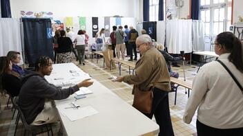 Γαλλία: Πρώτα ανεπίσημα exit poll - Προηγείται η Λεπέν με 200 έδρες – Τρίτη η συμμαχία του Μακρόν