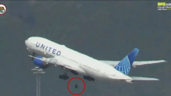  Αεροπλάνο Boeing χάνει τον τροχό του λίγα δευτερόλεπτα μετά την απογείωση
