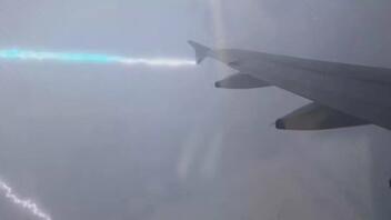 Αεροσκάφος της British Airways χτυπήθηκε από κεραυνό