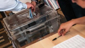 Γαλλία-βουλευτικές εκλογές: Ξεκίνησε ο ιστορικός 2ος γύρος από τα υπερπόντια εδάφη