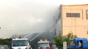 Αχαρνές: Βελτιωμένη η εικόνα της φωτιάς – Μεγάλες ζημιές σε εργοστάσια