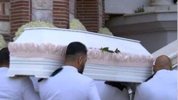 Χαλκιδική: Σπαραγμός στην κηδεία της 13χρονης που χτυπήθηκε από κεραυνό 