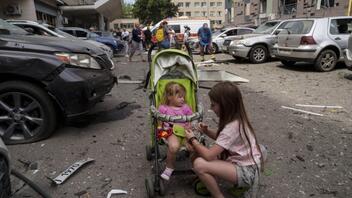 ΥΠΕΞ: Η Ελλάδα καταδικάζει έντονα τις πυραυλικές επιθέσεις της Ρωσίας στην Ουκρανία