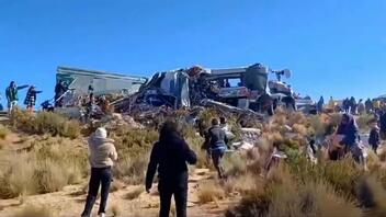 Βολιβία: Τουλάχιστον 22 νεκροί από τη σύγκρουση λεωφορείου με φορτηγό 