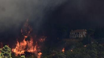 Mήνυμα του 112 στους κατοίκους Σταμάτας, Ροδόπολης, Αγίου Στεφάνου και Διονύσου λόγω της πυρκαγιάς στον Βαρνάβα