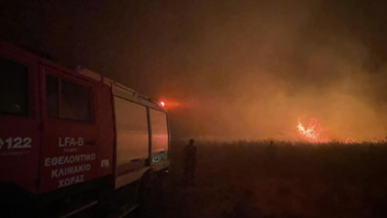 Υπό έλεγχο η φωτιά κοντά στο αεροδρόμιο της Σάμου