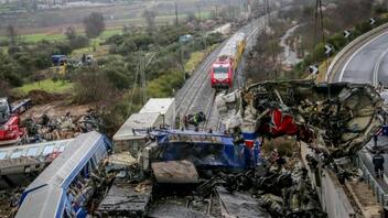 Τέμπη: Το πρώτο τηλεφώνημα στο 112 από επιβάτη, μετά τη σύγκρουση