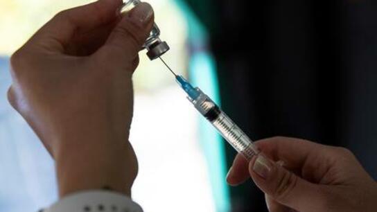 COVID-19: Τα εμβόλια μπορεί να έχουν συμβάλει στην αύξηση των θανάτων; 