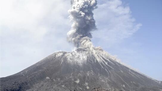 Εξερράγη το ηφαίστειο Ανάκ Κρακατόα, στην Ινδονησία