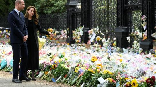 Βασίλισσα Ελισάβετ: Με αεροπλάνα στέλνουν οι ανθοπώλες λουλούδια για την κηδεία της