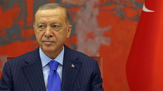 «Ο Ερντογάν έχει πολιτικά πεθάνει» – Οι επόμενες κινήσεις του στο δρόμο για τις εκλογές στην Τουρκία