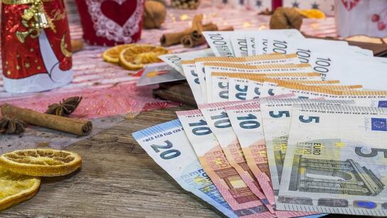 Επίδομα ακρίβειας: Πότε και σε ποιους πληρώνεται ο χριστουγεννιάτικος μποναμάς των 250 ευρώ