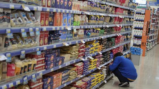 «Καλπάζει» η ακρίβεια παρά τα μέτρα της κυβέρνησης – Σε απόγνωση οι καταναλωτές