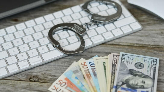 Περίεργη υπόθεση ηλεκτρονικής απάτης ερευνούν οι αρχές - 6.300 ευρώ "έκαναν φτερά"