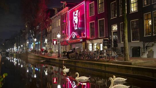 Άμστερνταμ: «Κόκκινο πανί» η μετεγκατάσταση του Red Light District