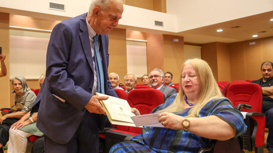 Συγκίνηση στην απονομή του βραβείου «Νίκος Καζαντζάκης» στην Λένα Πλάτωνος