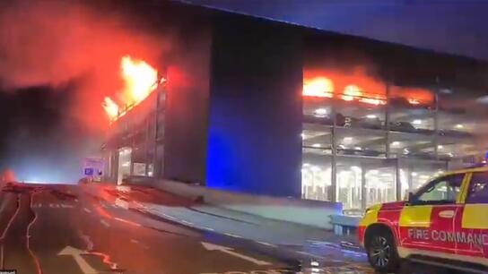 Βρετανία: Κλειστό το αεροδρόμιο του Λούτον μετά από φωτιά σε χώρο στάθμευσης