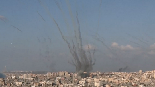 Η Χαμάς βομβαρδίζει την Ασκελόν – Μπαράζ εκτόξευσης ρουκετών στη Γάζα