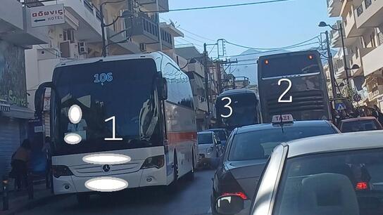 Χαμός με τα παρκαρισμένα λεωφορεία στη Χερσόνησο
