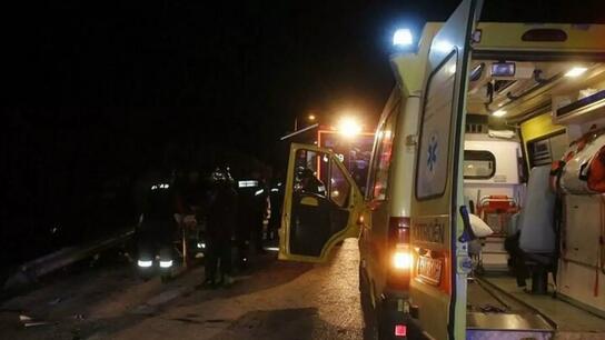 Κινητοποίηση της πυροσβεστικής για το τροχαίο: Γυναίκα εγκλωβίστηκε στο ΙΧ
